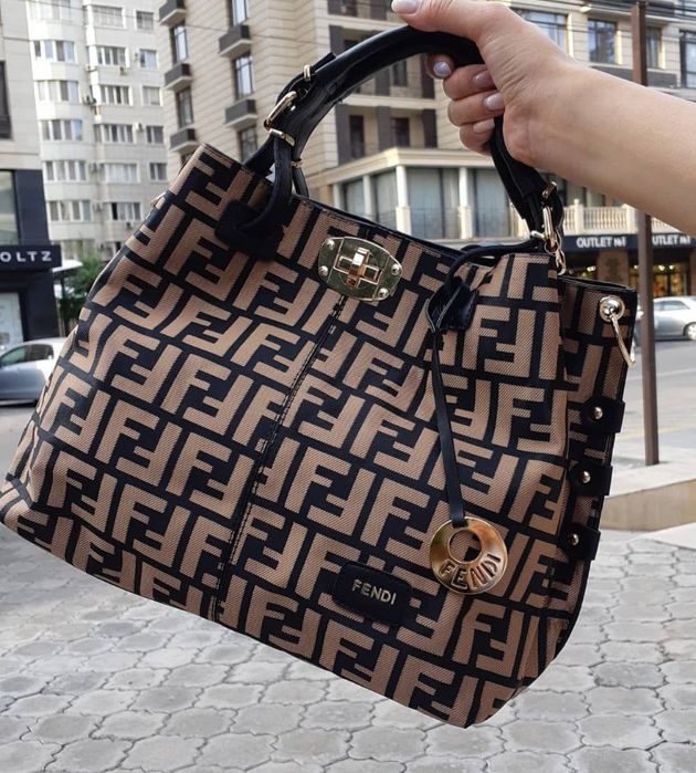 продаю сумку  fendi