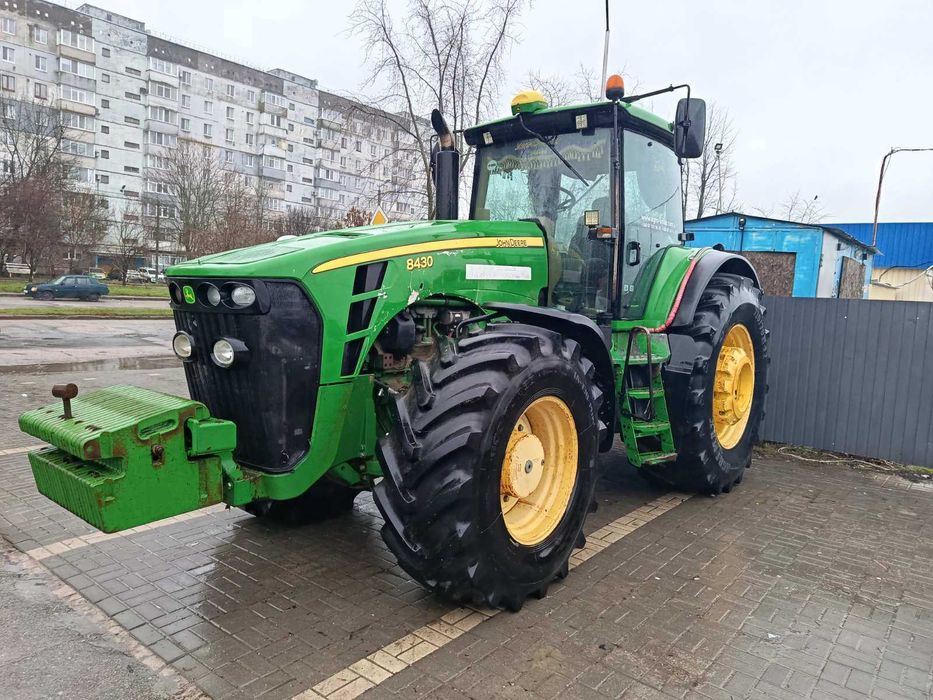 Трактор John Deere 8430