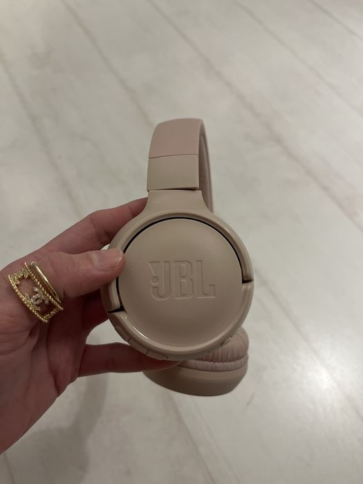 Słuchawki nauszne bezprzewodowe  firmy JBL