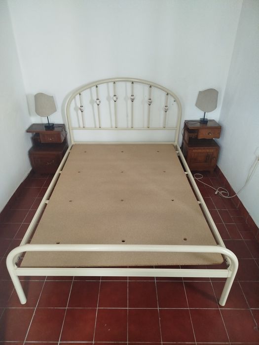 Cama de casal branca