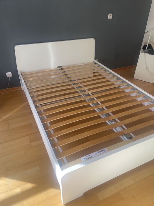 Cama Ikea com estrado