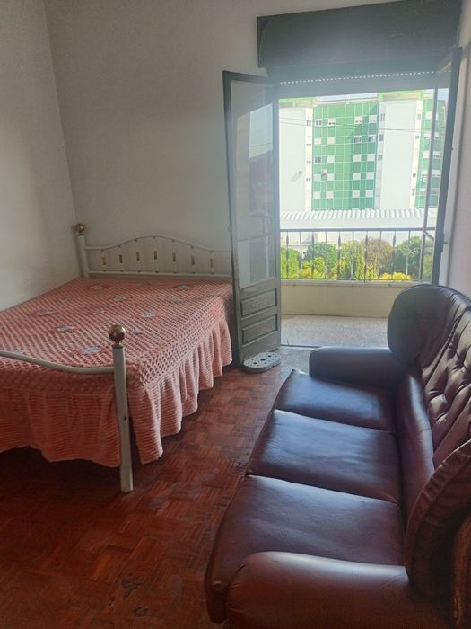 Arrendo este quarto no carregado.