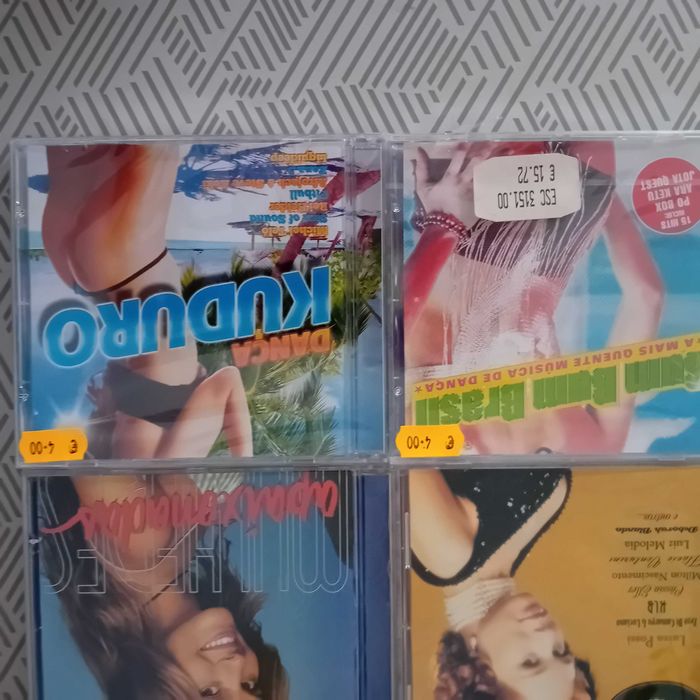 Música em Cd Novelas Brasileiras e para Dançar.