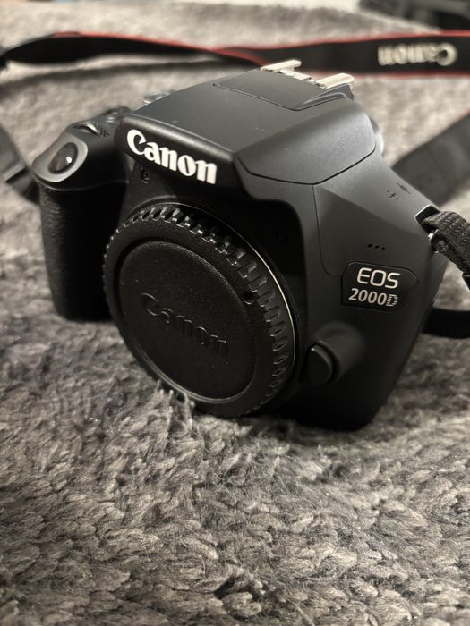 Canon 2000D body + kit lens efs 18-55mm