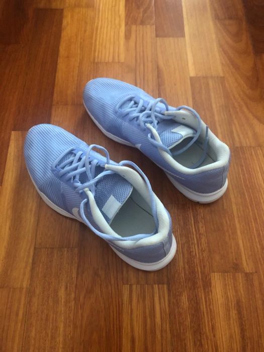 Ténis Nike Flex azul claro