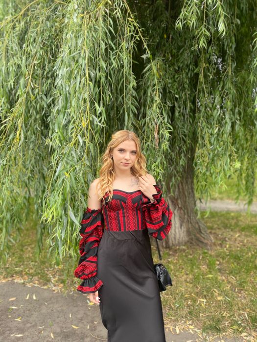 Корсет вишитий червоно-чорного кольору