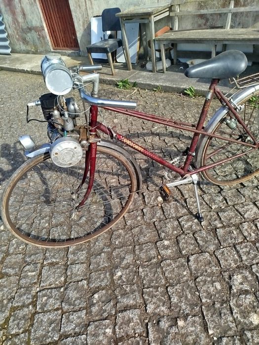 Bicicleta com motor le Poulain