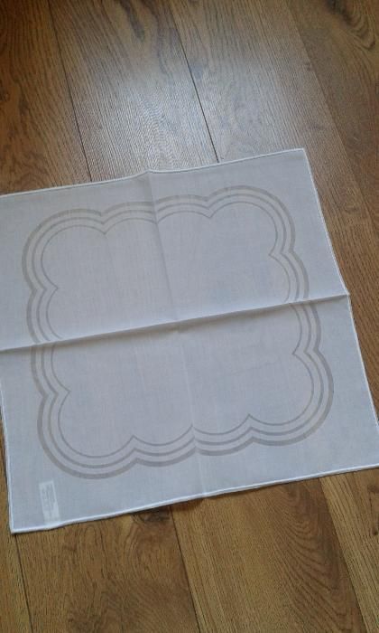 Toalha de jantar em cambraia mais 12 guardanapos