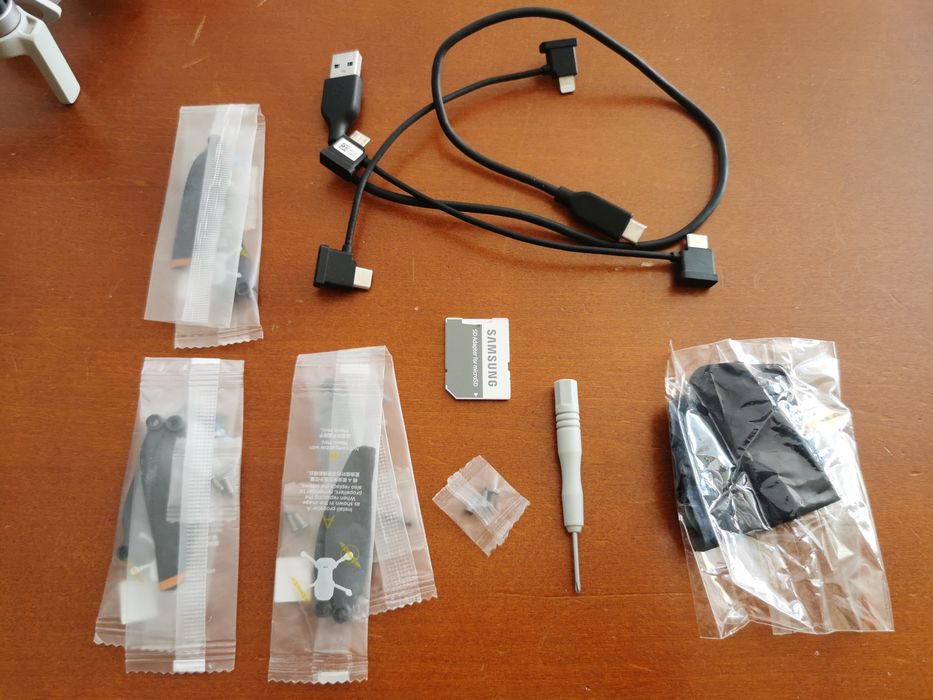 Dron DJI Mini 2 Fly More Combo