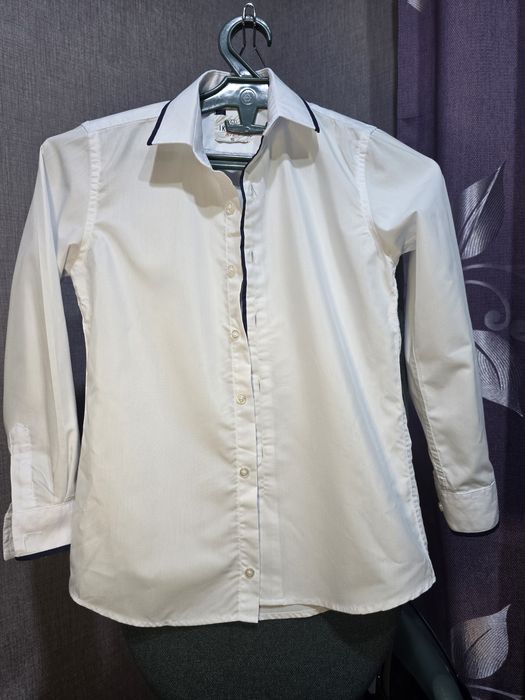 Рубашка доя хлопчика 10 років в гарному стані