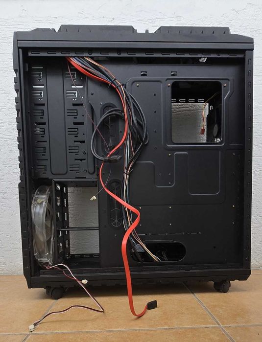 obudowę Cooler Master HAF X