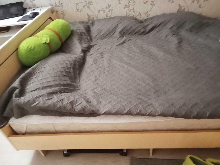Продам ліжко  в нормальному стані.