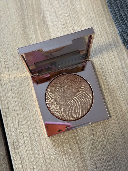 Хайлайтер Zoeva Surreal