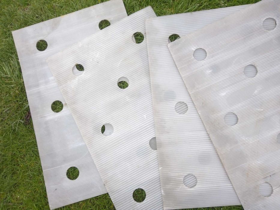 Płyta z tworzywa sztucznego osłona wentylacyjna 58x39cm otwory 30 szt