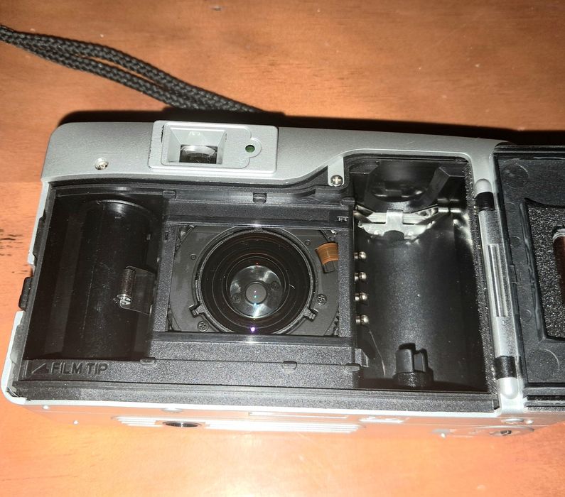 Máquina fotográfica com bolsa
