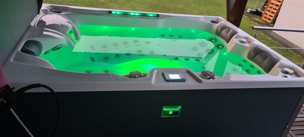 JACUZZI Wanna ogrodowa z hydromasażem Infinitas MB300 GERMANY - 15999€