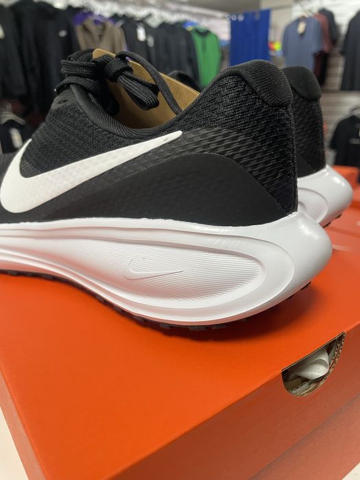 Кросівки Nike Revolution 8 HJ9198-003. HJ9198-002