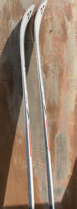 Продам лижи нові