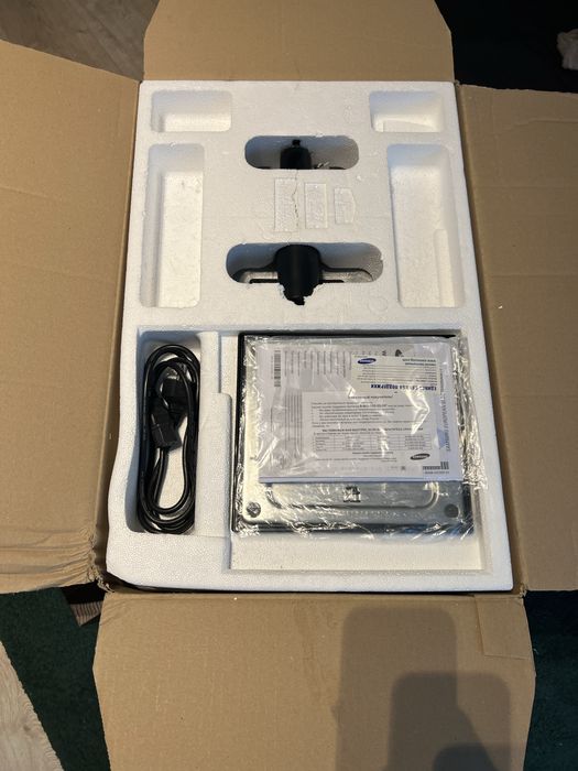 Продам монітор Samsung F2380