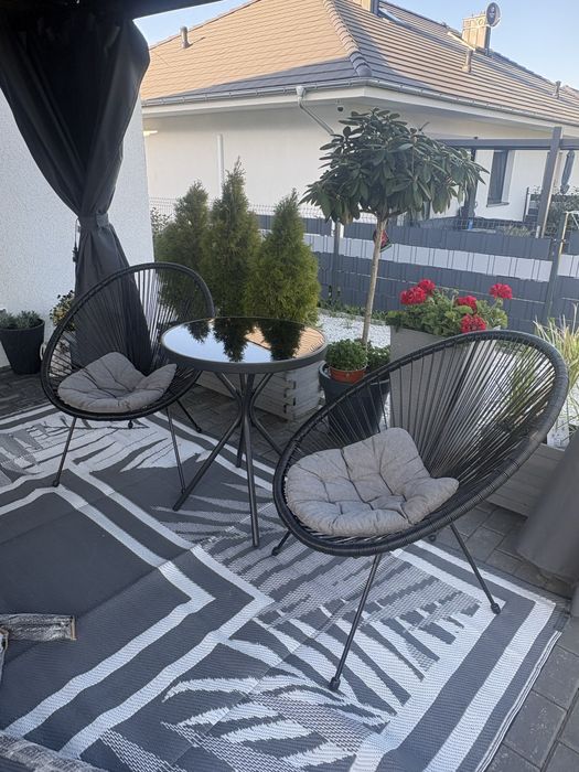 Ogrodowy zestaw z poduszkami