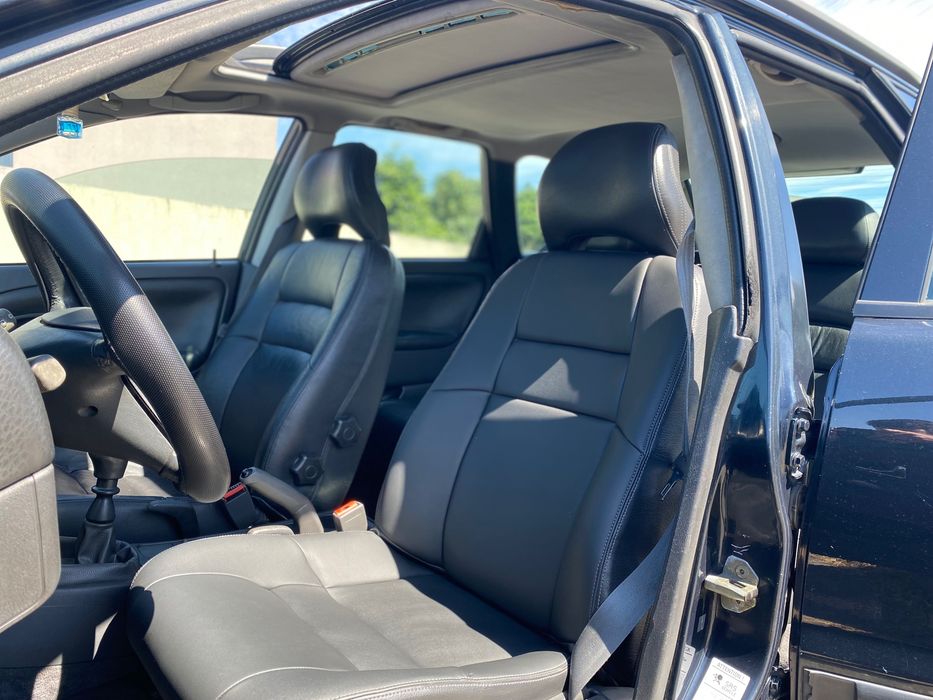 Volvo V40 1.9 TD Sport - Teto de Abrir | Pele | Bancos Aquecidos | Bancos Infantis Integrados