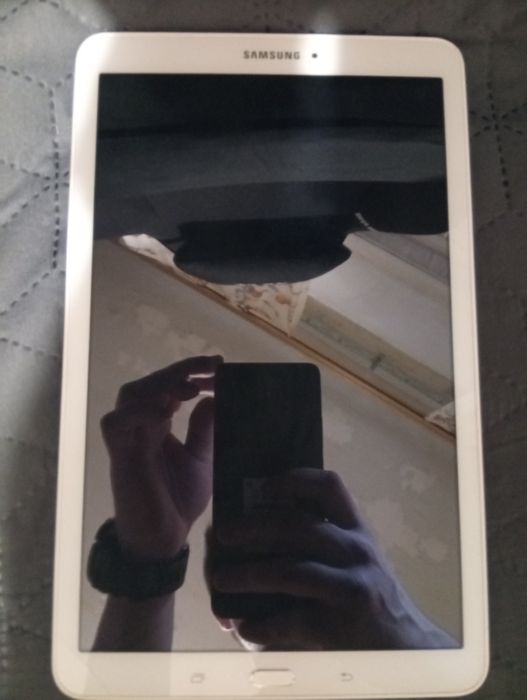 Samsung Galaxy Tab E SM-T561