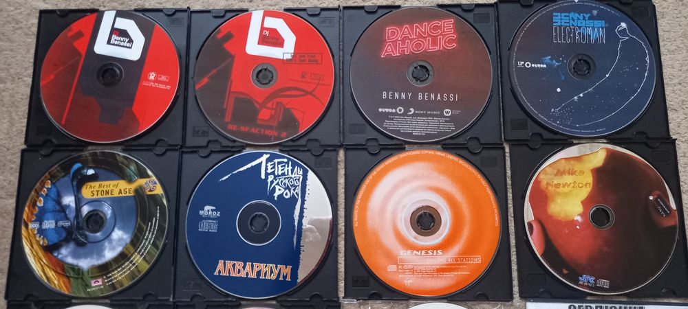Диски CD-формат. Может кому-то в машину???