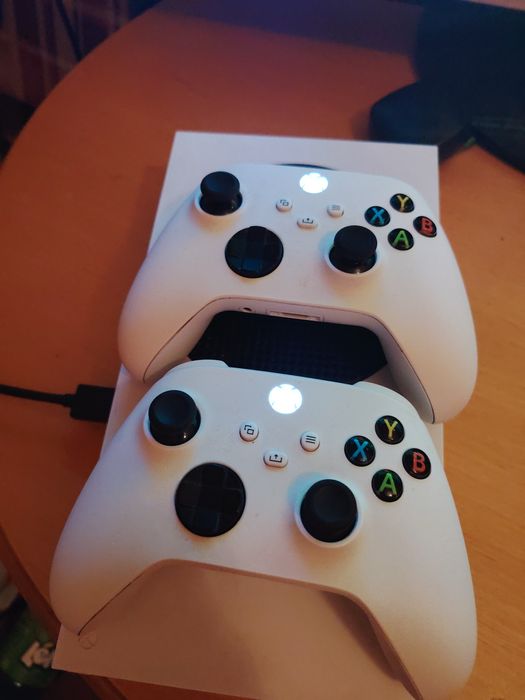 Xbox series s  bardzo dobry stan !!