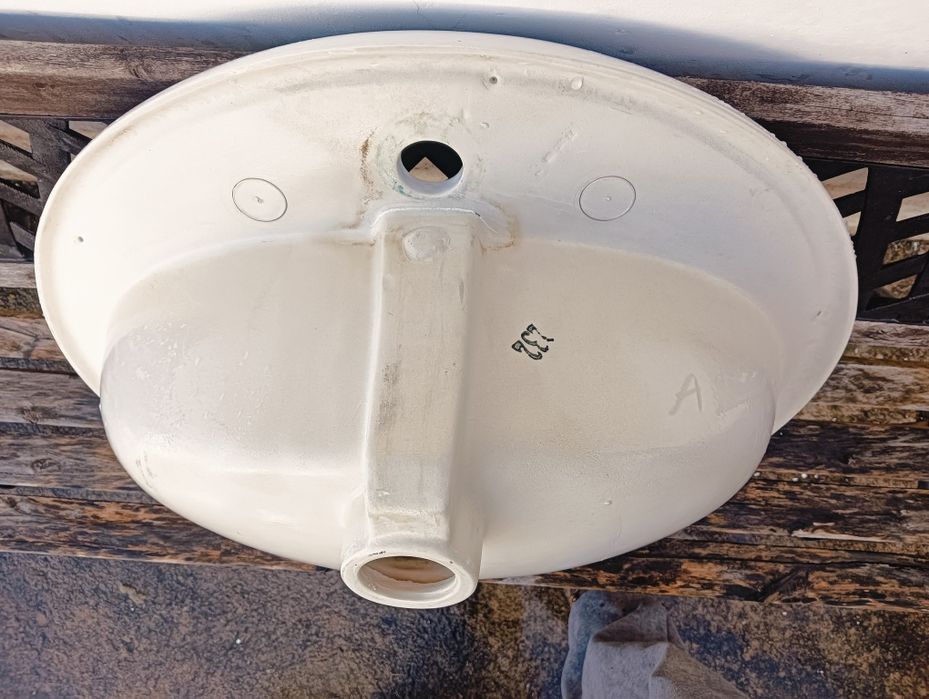 Lavatório usado, como novo