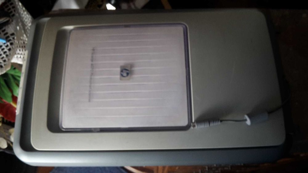HP SCANNER. Excellent condition. Includes 3 photos.64286179236610121