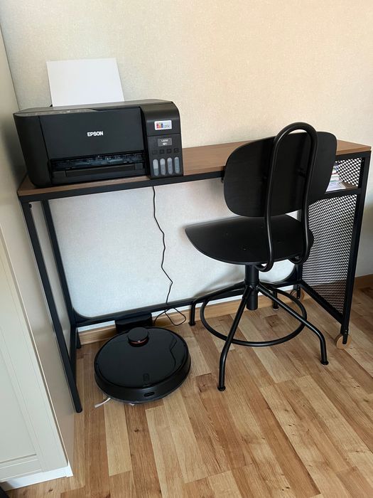 Czarne krzesło obrotowe Ikea