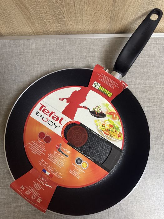 Сковорода 28 см .