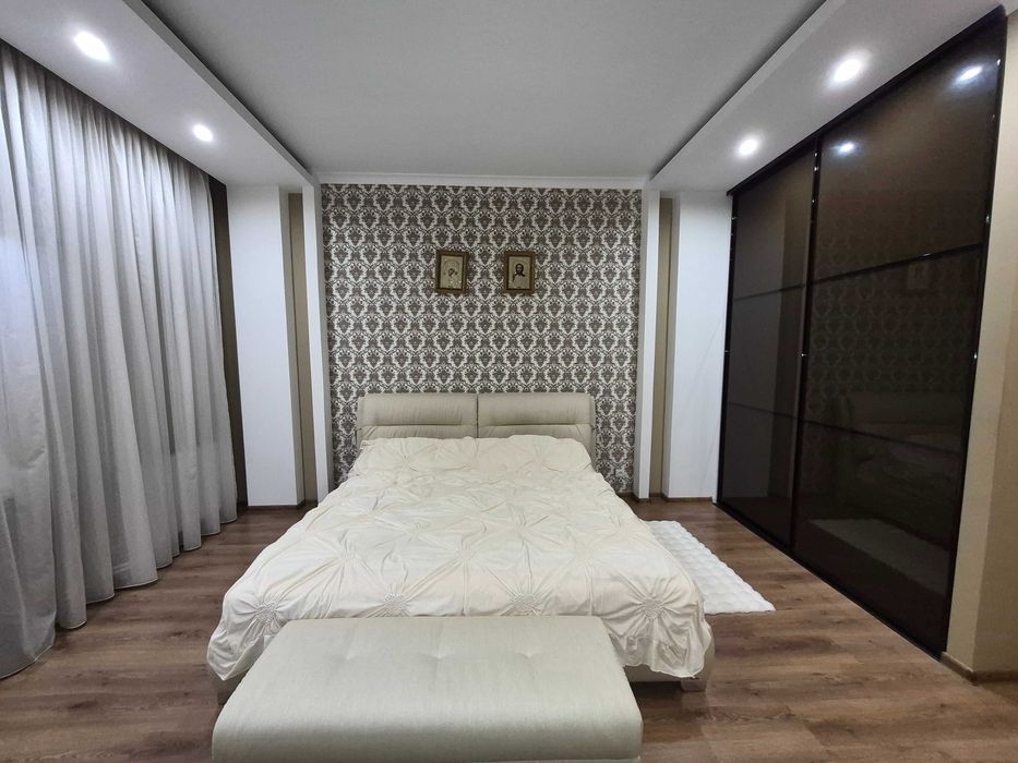 Ужгород. Продається 2-кімн.квартира на набережній. Центр.