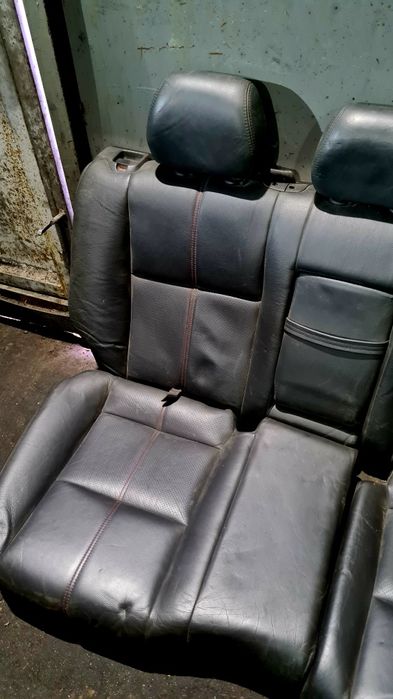 Задній шкіряний деван, задні шкіряні сидіння