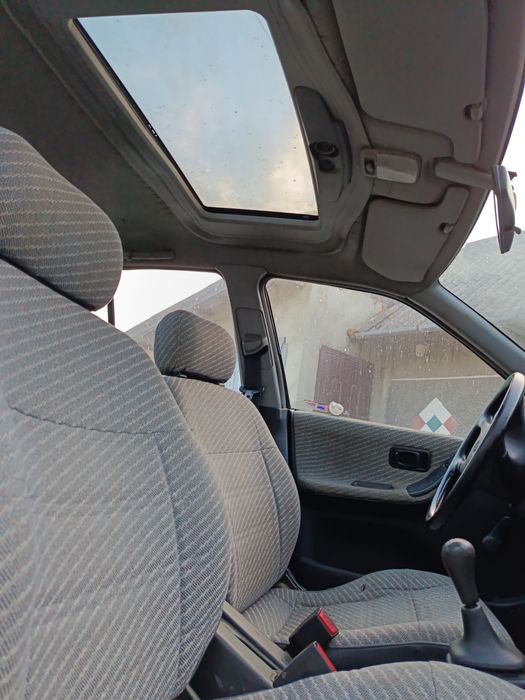 Автомобіль нісан дизель