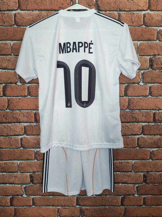 Strój piłkarski dziecięcy Real Madryt Mbappe rozm. 146