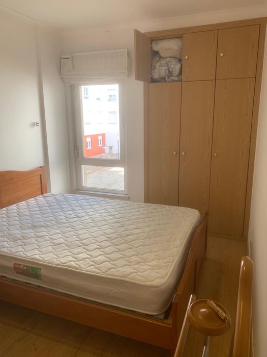 Alugo quarto na Quinta dos Barros perto do Hispital de Santa Maria e da Universidade Catolica