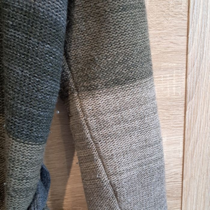 Długi kardigan 80 % wełna pasy sweter M