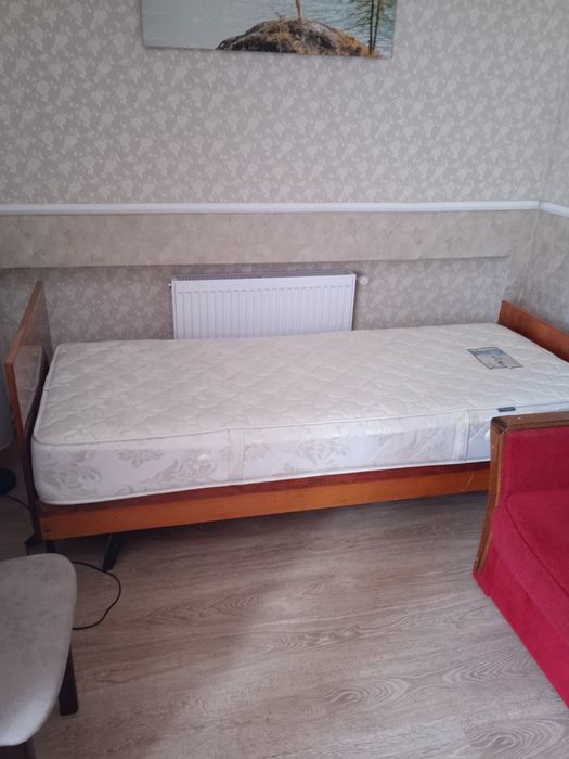 Продам кровать з матрасом