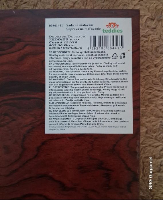 Zestaw artystyczny w drewnianej walizce