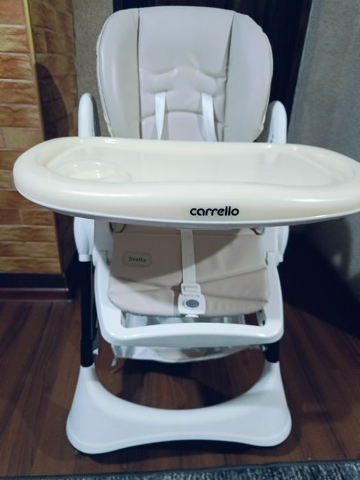Стільчик для кормління від Carrello, модель Stella.