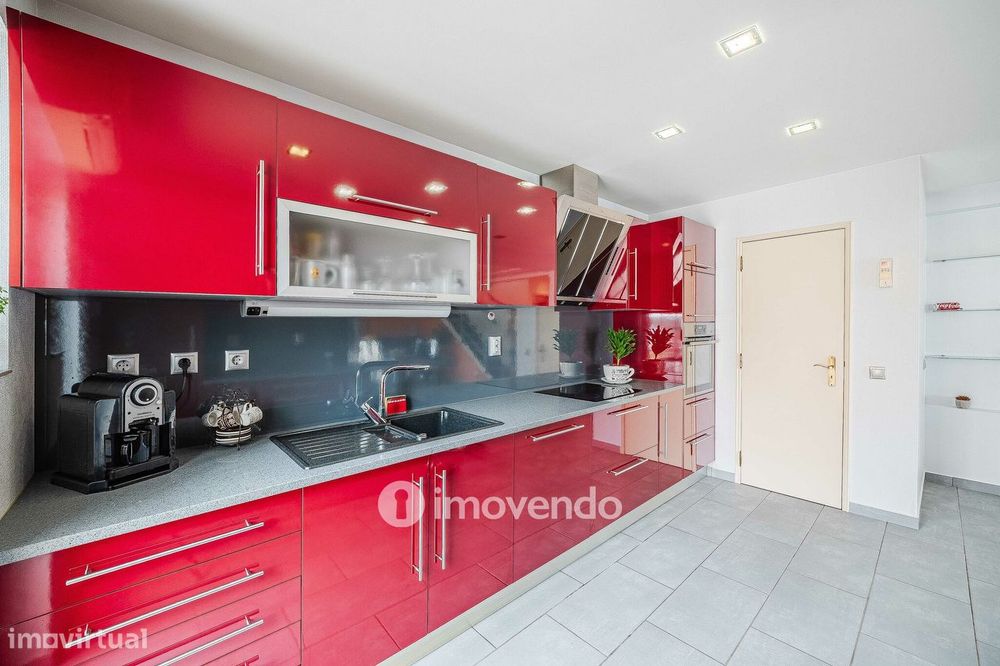 Moradia T4 com garagem e espaço exterior enorme, em Coruche