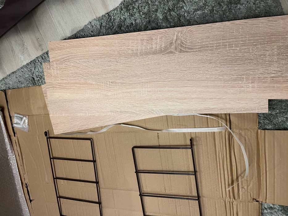 Półka trójrzędowa na stelażu