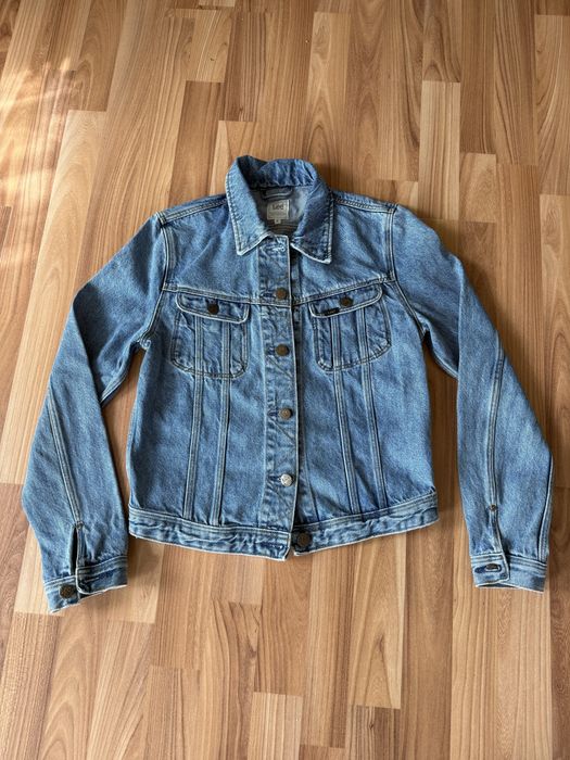 Продам джинсову куртку Lee