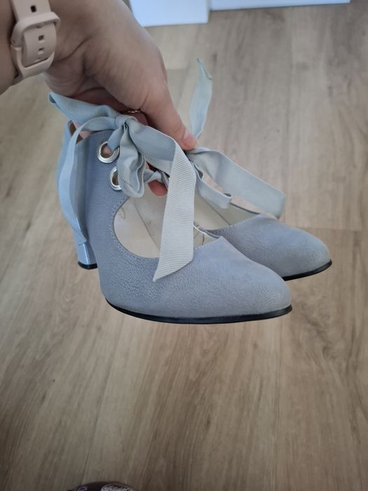 Półbuty z wiązaniem a'la skorzane 38 szare