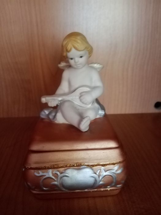 Szkatułka, puzderko z aniołkiem