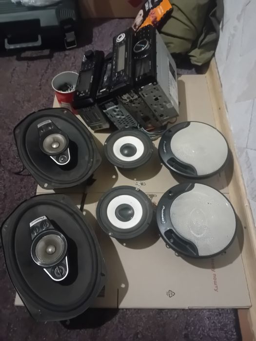 Продам динаміки і магнітолу