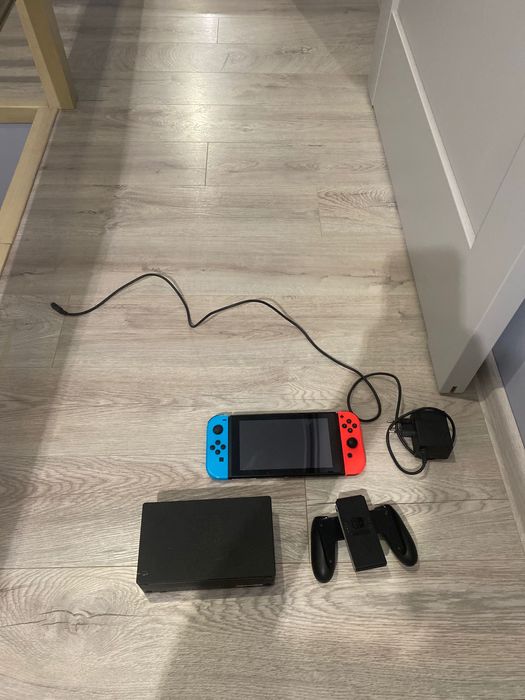 Nintendo switch zestaw.Kontroler+stacja dokująca Nintendo+ ładowarka