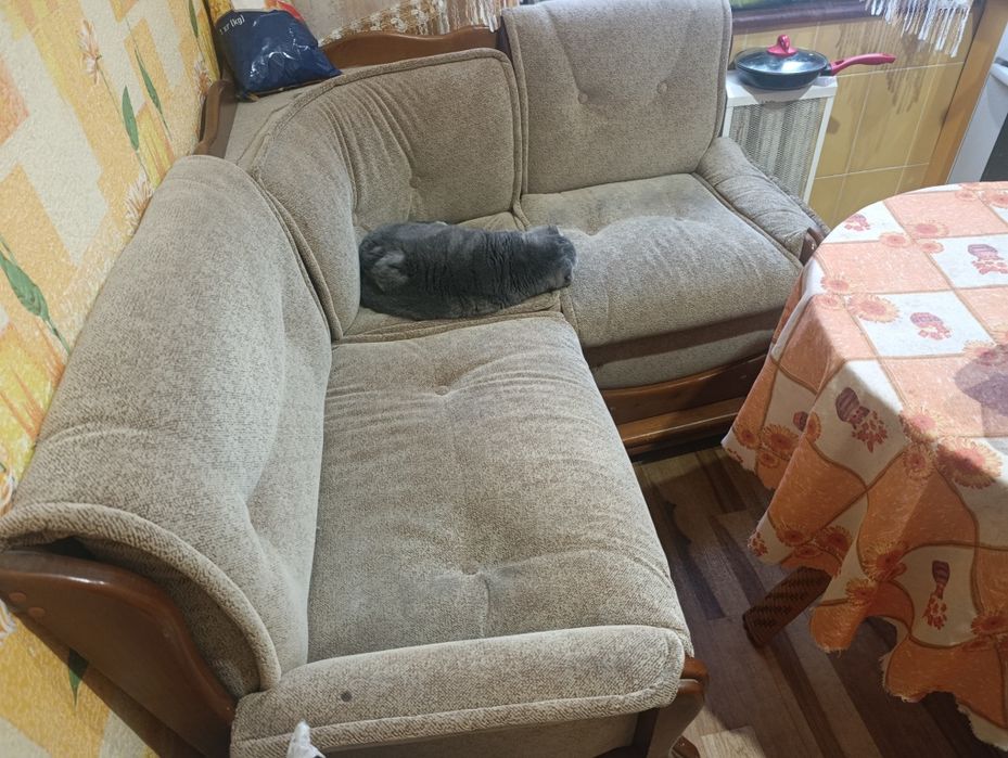 Диван на кухню або на дачу