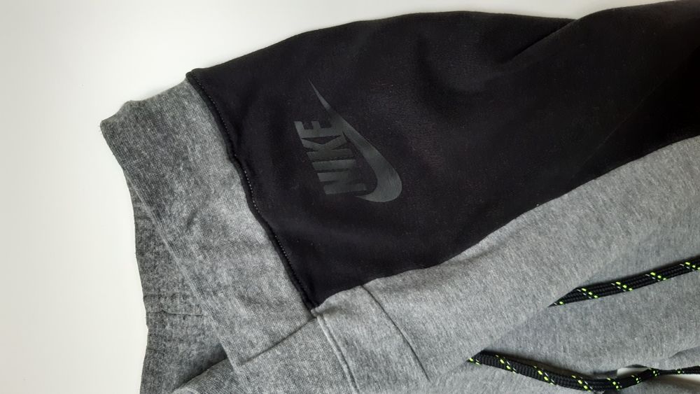 Leginsy Nike r.S